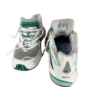 new balance 1062 v1 cross country women’s 8.5/ EU 40 cross country GUC